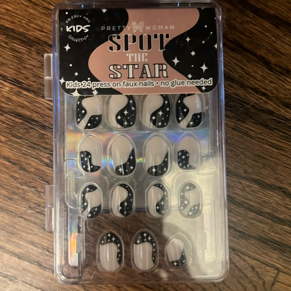Kids press on nails- spot the star design